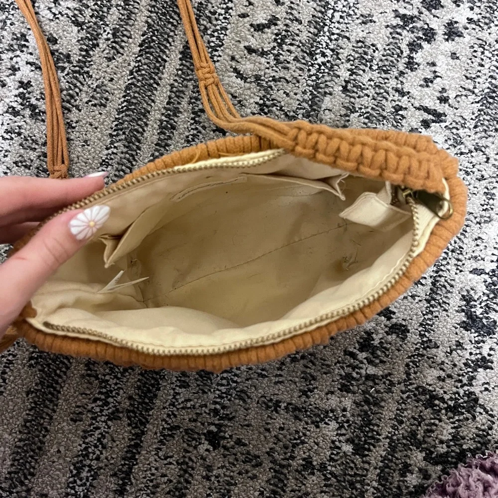 Universal Thread Purse - Picture 4 of 5